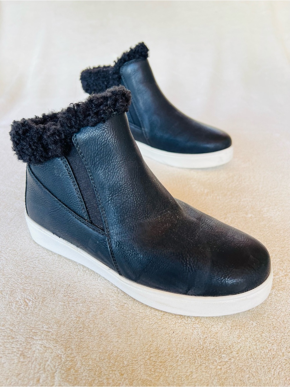 MUKLUKS MONTANA FAUX PEBBLED LEATHER BOOTIES BLACK SIZE 6
